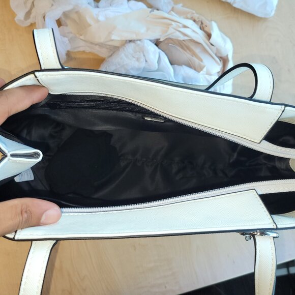 Guess Tania Printed Tote - Picture 5 of 11